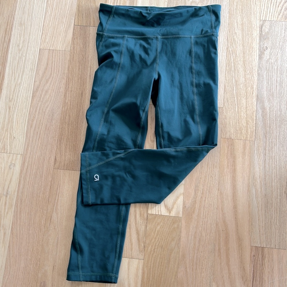 GAP - capri length yoga pants